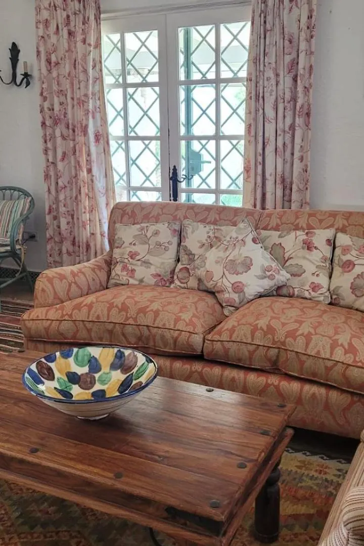 Georgesville Marbella Guest house